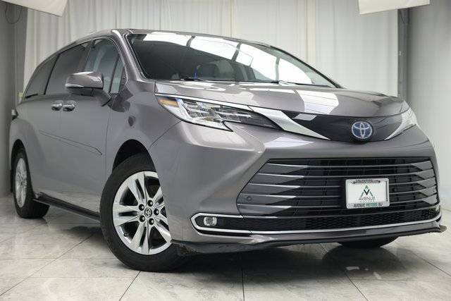 2022 Toyota Sienna Limited AWD photo