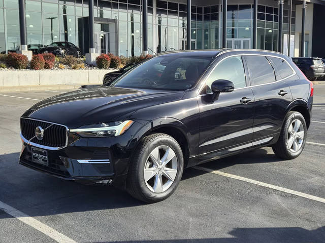 2022 Volvo XC60 Momentum AWD photo