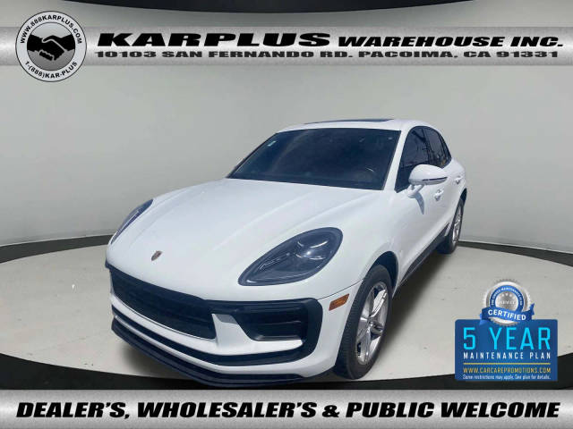 2022 Porsche Macan  AWD photo