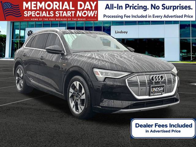 2022 Audi e-tron Premium AWD photo