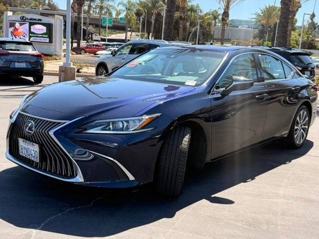 2021 Lexus ES ES 300h FWD photo