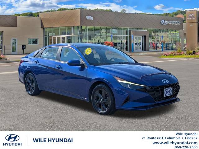 2022 Hyundai Elantra SEL FWD photo