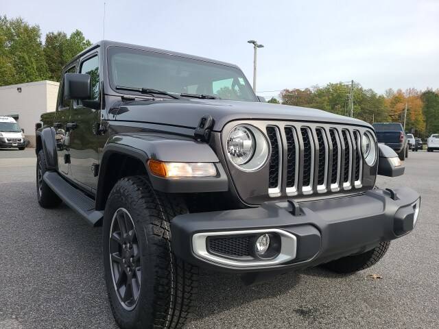 2021 Jeep Gladiator Overland 4WD photo