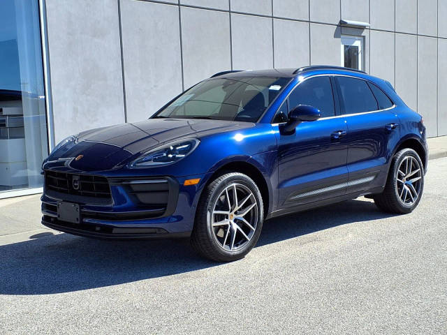 2022 Porsche Macan AWD photo