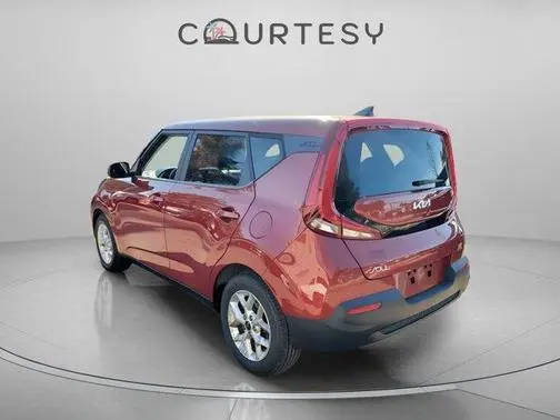 2022 Kia Soul LX FWD photo