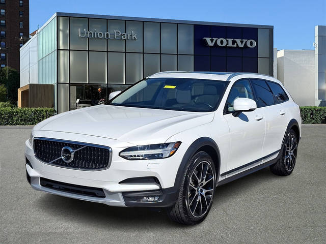 2020 Volvo V90 Cross Country  AWD photo