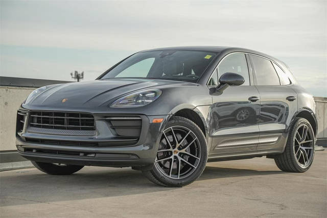 2022 Porsche Macan  AWD photo