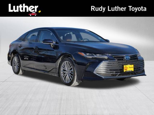 2022 Toyota Avalon Hybrid Limited FWD photo