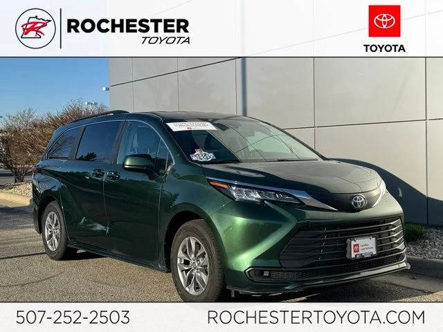 2022 Toyota Sienna LE AWD photo