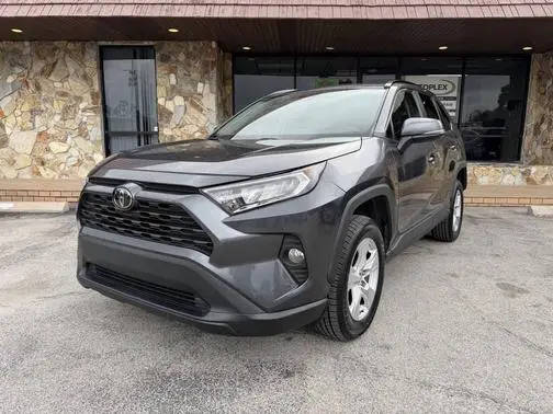 2019 Toyota RAV4 XLE FWD photo