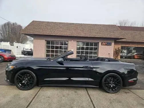 2016 Ford Mustang V6 RWD photo