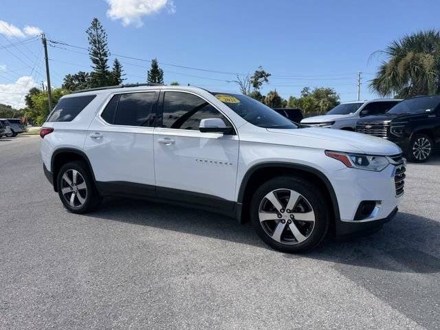 2021 Chevrolet Traverse LT Leather FWD photo