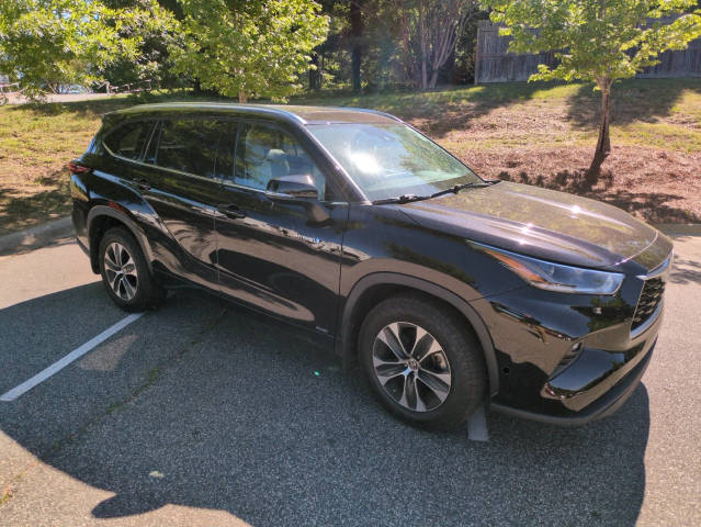 2021 Toyota Highlander Hybrid XLE AWD photo