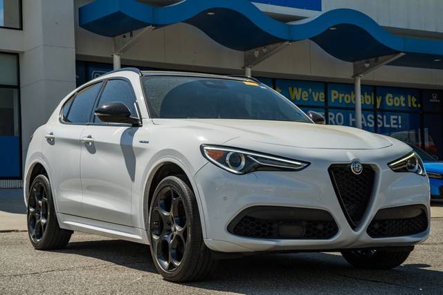 2022 Alfa Romeo Stelvio Veloce AWD photo