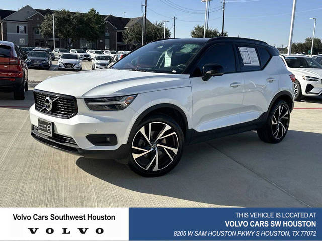 2022 Volvo XC40 R-Design FWD photo