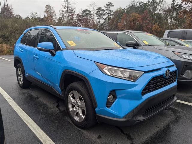 2021 Toyota RAV4 XLE FWD photo