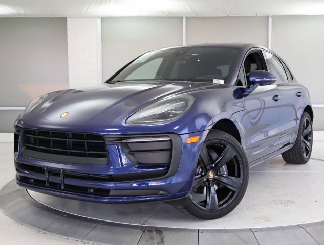 2022 Porsche Macan  AWD photo