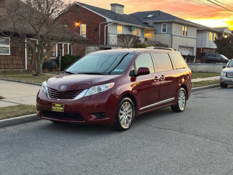 2015 Toyota Sienna LE AWD photo