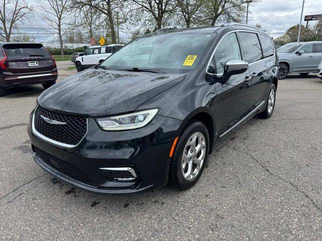 2021 Chrysler Pacifica Minivan Limited AWD photo