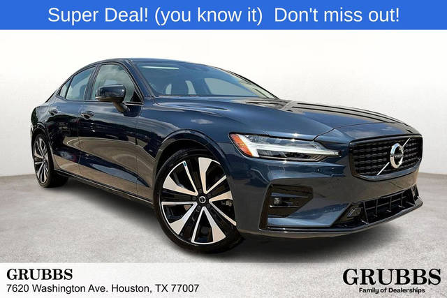 2022 Volvo S60 Momentum FWD photo