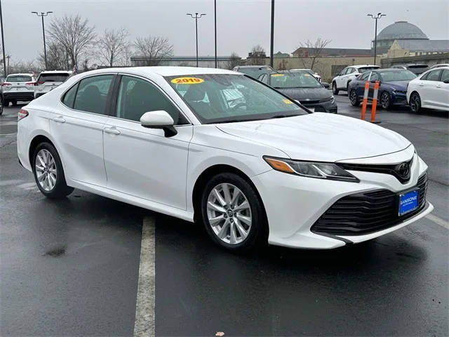 2019 Toyota Camry LE FWD photo