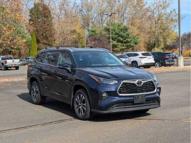 2022 Toyota Highlander XLE AWD photo