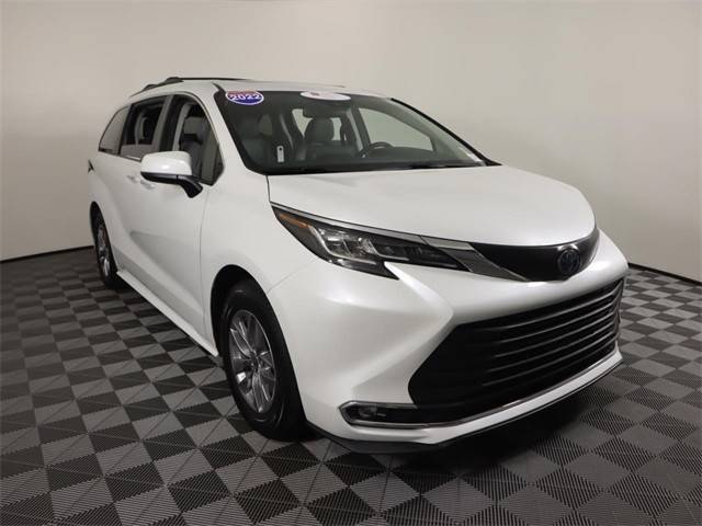 2022 Toyota Sienna XLE FWD photo