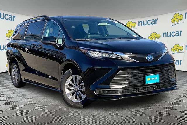 2022 Toyota Sienna LE AWD photo