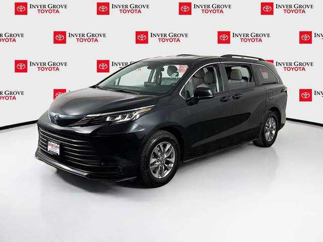 2022 Toyota Sienna LE AWD photo