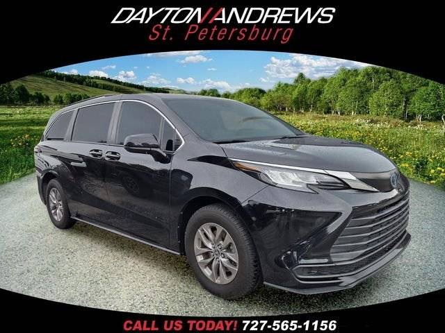 2022 Toyota Sienna LE FWD photo