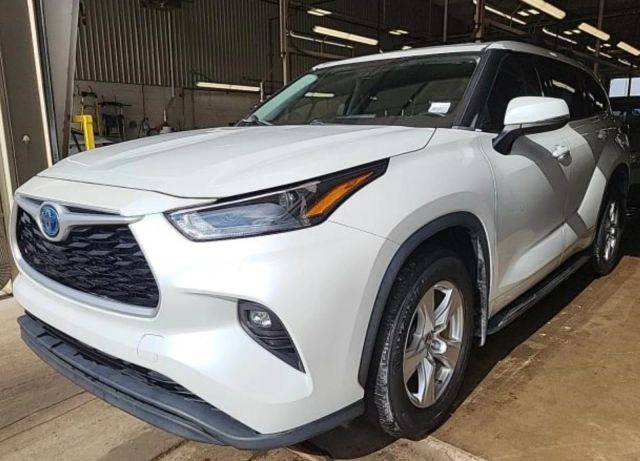 2022 Toyota Highlander Hybrid LE FWD photo