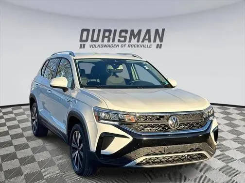 2022 Volkswagen Taos SE AWD photo