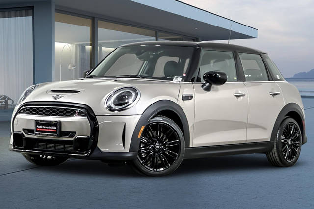 2022 MINI Hardtop 4 Door Cooper S FWD photo