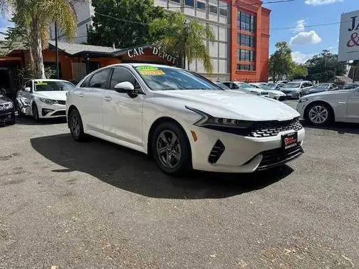 2022 Kia K5 LX FWD photo