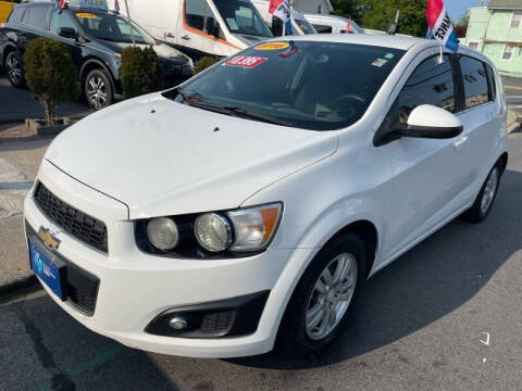 2016 Chevrolet Sonic LT FWD photo