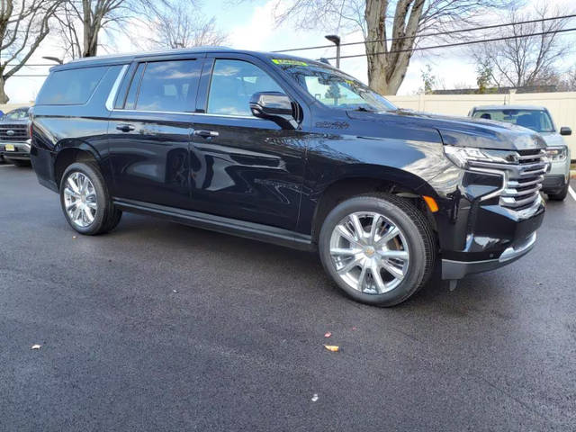 2022 Chevrolet Suburban High Country 4WD photo