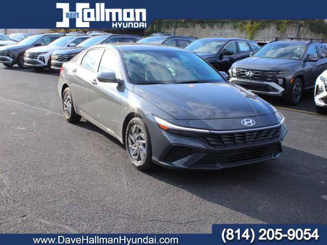 2022 Hyundai Elantra SEL FWD photo