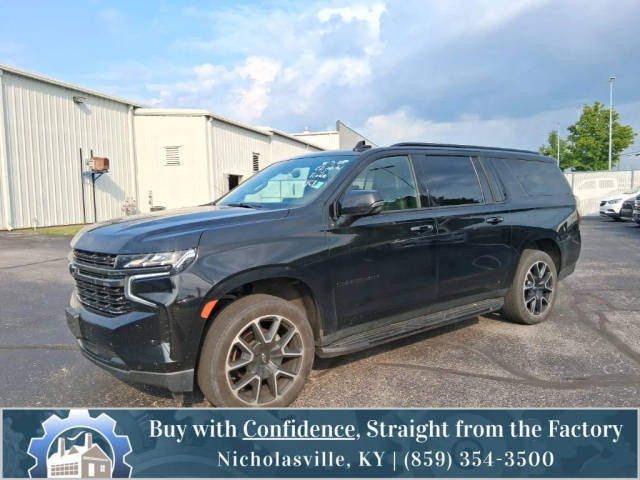 2022 Chevrolet Suburban RST 4WD photo