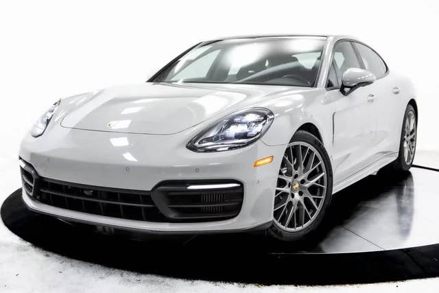 2021 Porsche Panamera  RWD photo