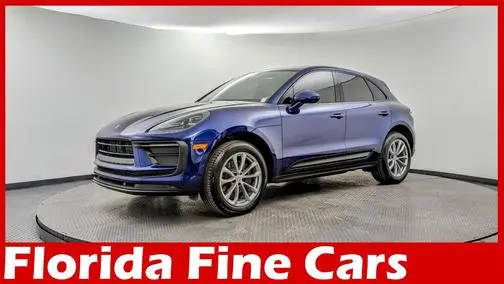2022 Porsche Macan  AWD photo