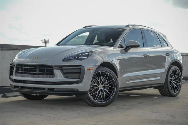 2022 Porsche Macan  AWD photo