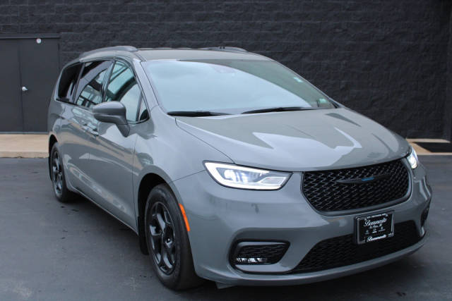 2021 Chrysler Pacifica Minivan Hybrid Limited FWD photo