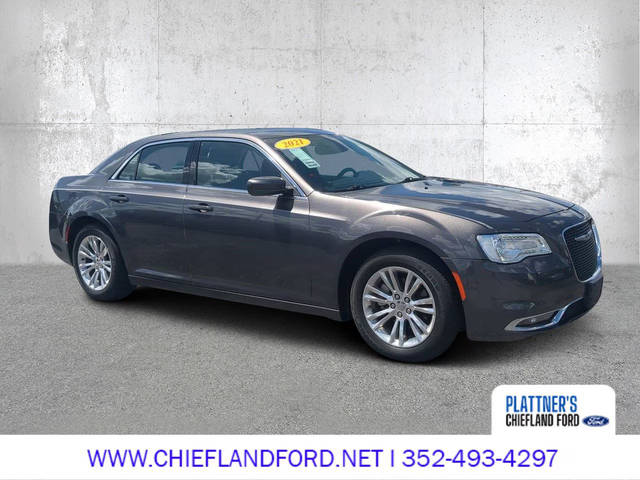 2021 Chrysler 300 Touring RWD photo