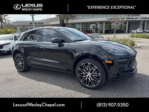 2022 Porsche Macan  AWD photo