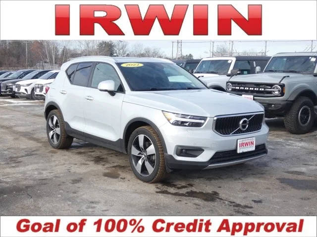 2022 Volvo XC40 Momentum AWD photo