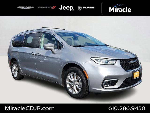 2021 Chrysler Pacifica Minivan Touring L AWD photo