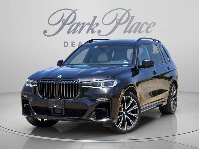 2022 BMW X7 M50i AWD photo