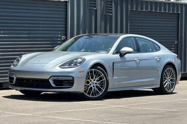 2021 Porsche Panamera  RWD photo