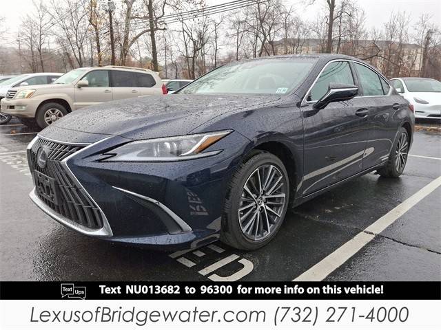 2022 Lexus ES ES 300h FWD photo