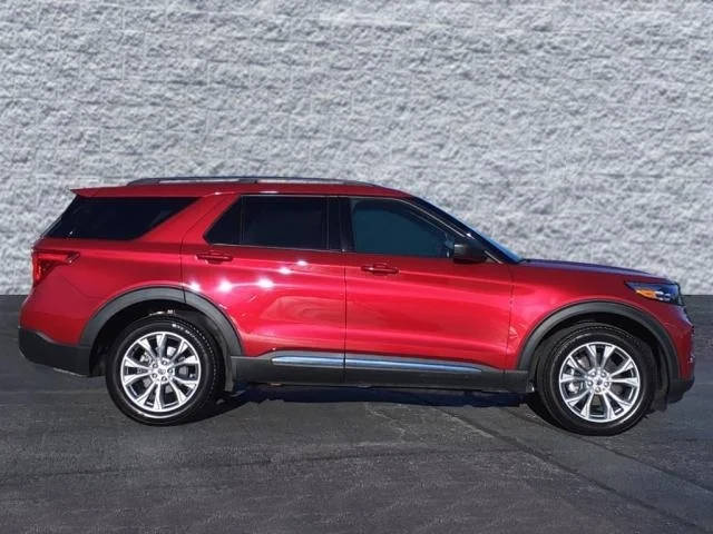 2021 Ford Explorer XLT 4WD photo